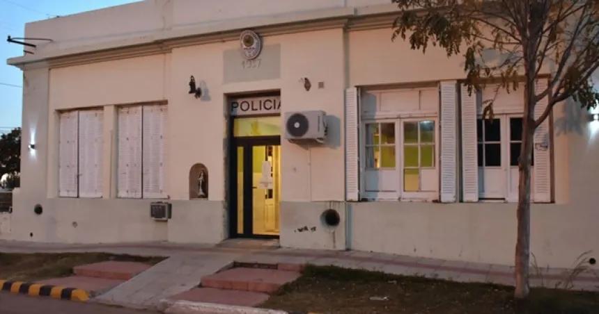 Le ofrecioacute tortas fritas y le roboacute la billetera con 300 mil pesos