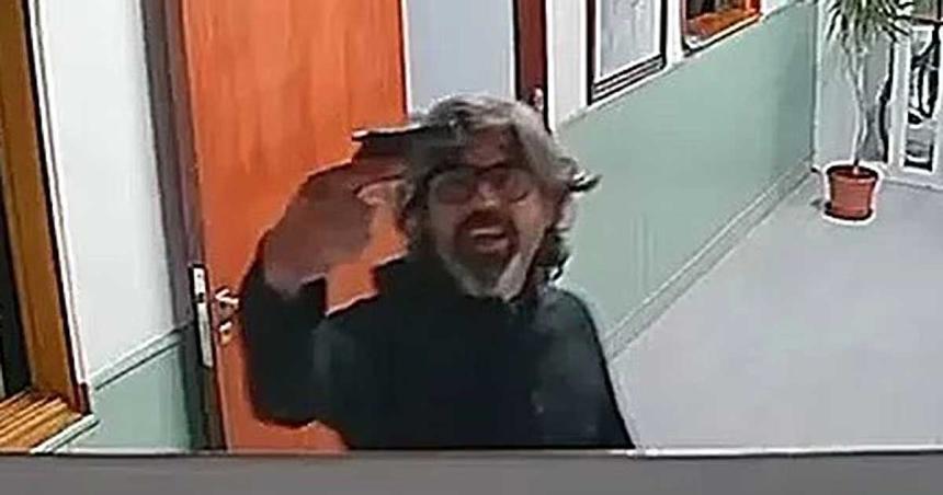 Catriel- el presidente del CD amenazoacute con un arma a la intendenta y renuncioacute a su cargo