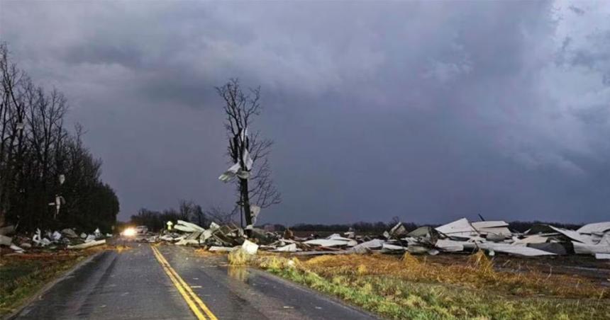 Tormentas mortales en EEUU- tornados incendios y una traacutegica cifra de viacutectimas