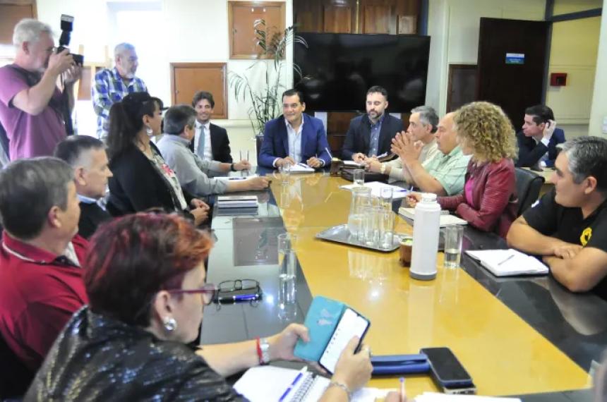 Estatales pampeanos- en marzo el salario se incrementa un 45 -en-porciento-