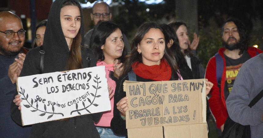 Jubilados convocan a la Plaza San Martiacuten