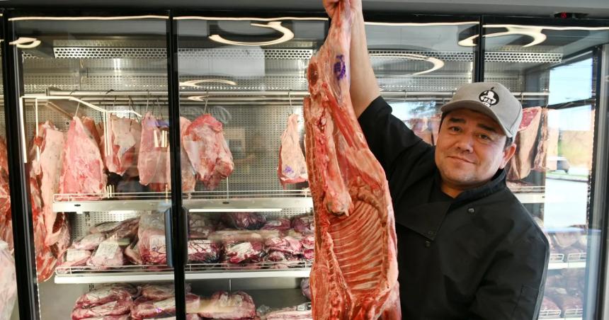 Marcha atraacutes con la barrera sanitaria- el precio de la carne en Riacuteo Negro