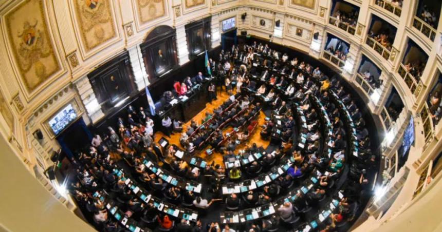 Reveacutes para Kicillof- por falta de quoacuterum se cayoacute la sesioacuten en la Legislatura por la suspensioacuten de las PASO