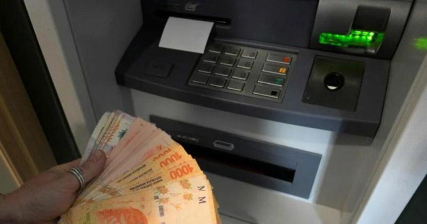 Los bancos aumentan las comisiones y extraer plata del cajero puede costar 5000