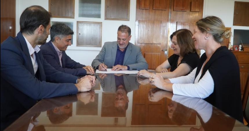 Convenio del Colegio de Abogados para un traacutemite sin costos