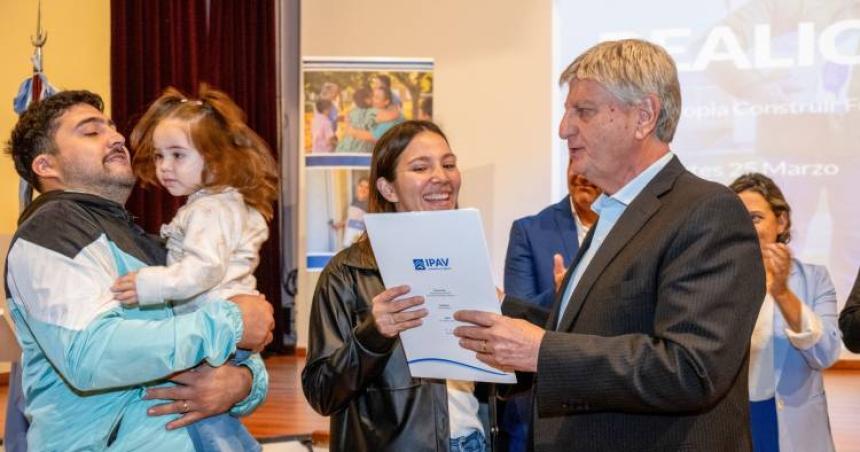 El Gobierno nacional no estaacute- Ziliotto entregoacute 30 viviendas en Realicoacute