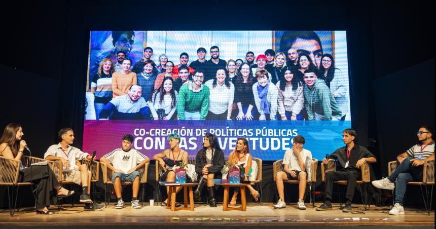 Presentaron en Pico un libro sobre poliacuteticas puacuteblicas juveniles
