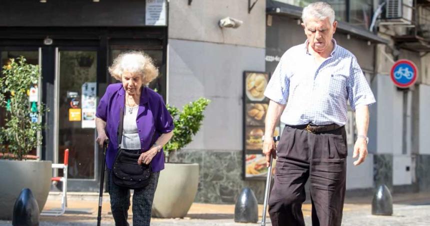 Jubilaciones- confirman aumento del 24-en-porciento- en los haberes de abril y el bono de 70000
