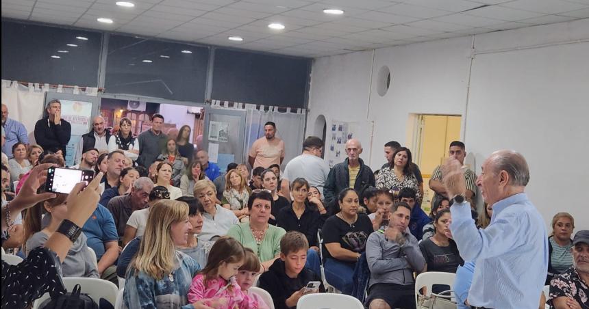El ministro Kohan estuvo en la UB de Villa Parque en una jornada de salud