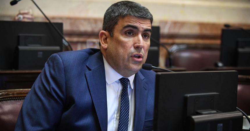 Caputo quiere maacutes plata para pagar la deuda que eacutel mismo tomoacute