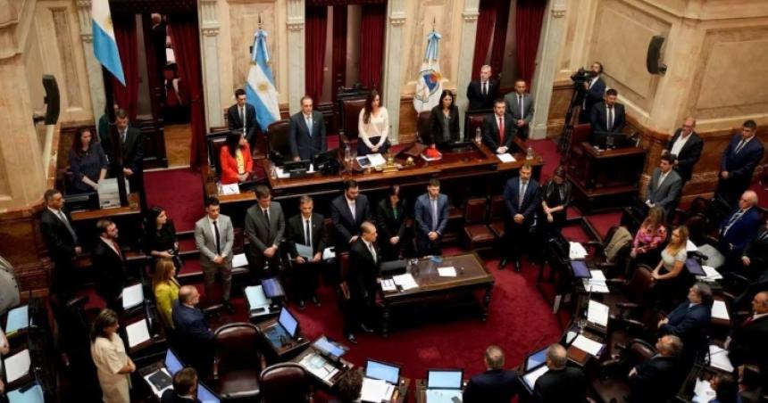 Los senadores pasariacutean a cobrar 9 millones- el lunes vence el congelamiento de las dietas