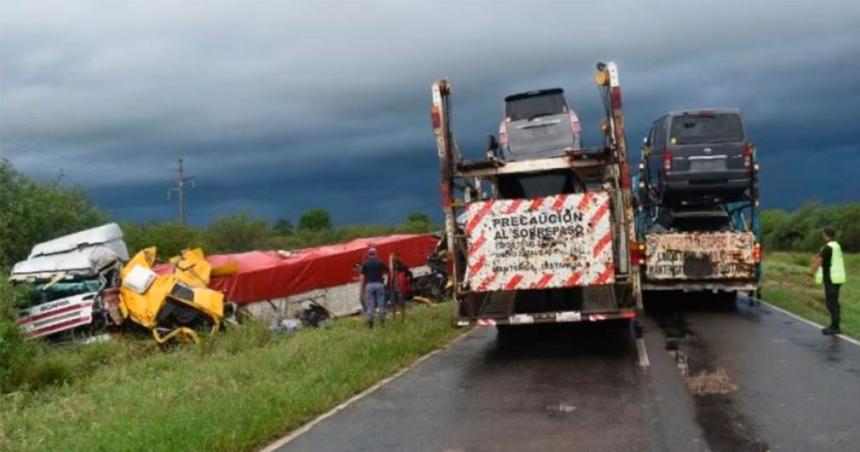 Tragedia en Formosa- Un joven de 19 antildeos perdioacute la vida en un choque entre camiones