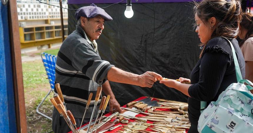 Gran convocatoria durante la primera Expo Mercado Artesanal