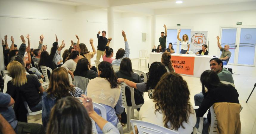 Judiciales ratificaron el plan de lucha y habraacute tres diacuteas de paro