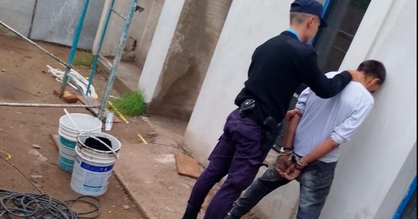 Lo pescaron in-fraganti dentro de una obra en construccioacuten