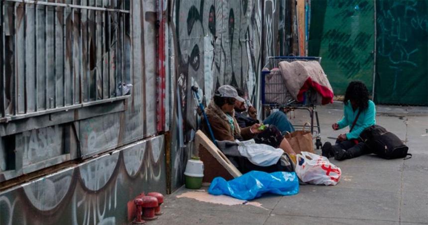 La pobreza bajoacute del 40-en-porciento- en Argentina- auacuten afecta a casi 18 millones de personas