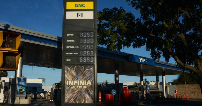 Aumentaron las naftas y el gasoil