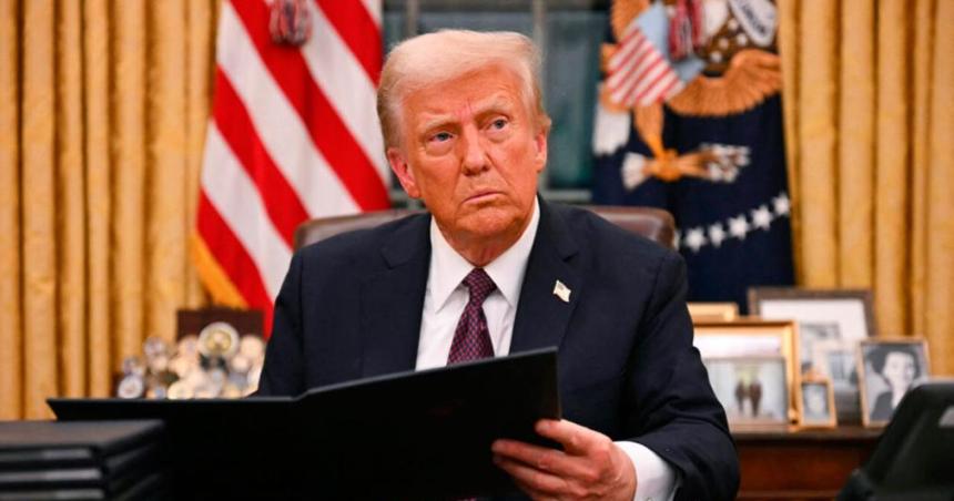 Trump anuncioacute su plan para subir los aranceles a la importacioacuten y aseguroacute que reduciraacute los impuestos