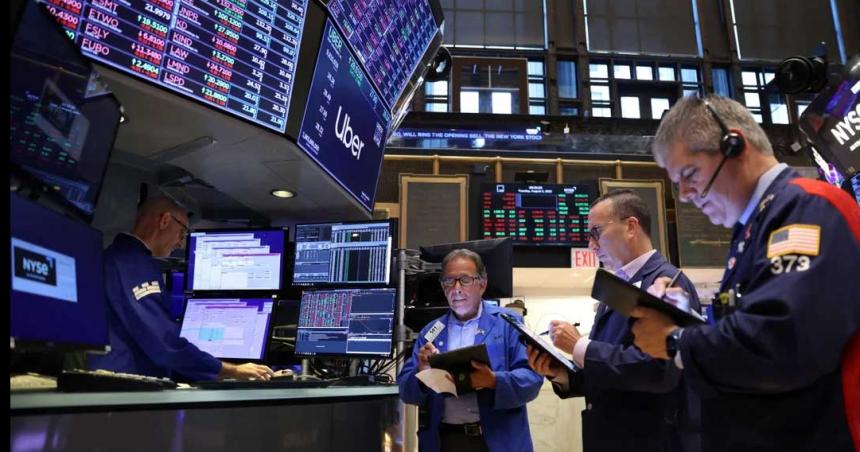 Mercados en llamas- los activos argentinos se desploman hasta 13-en-porciento-