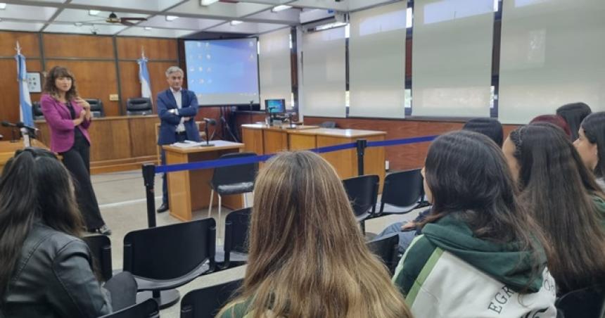 Estudiantes secundarios asistieron un debate oral y a una charla en el Edificio Judicial de Pico
