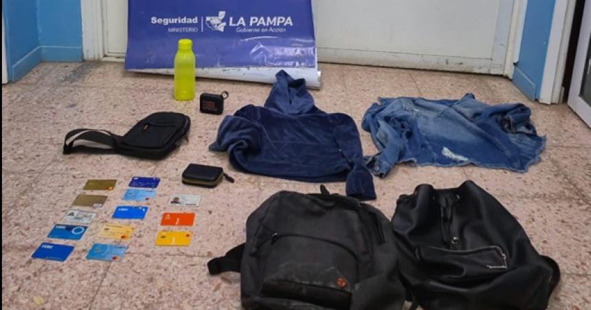 Usoacute una tarjeta de creacutedito robada y lo detuvieron