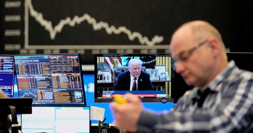 Coacutemo quedoacute el riesgo argentino tras el impacto mundial por los anuncios arancelarios de Trump
