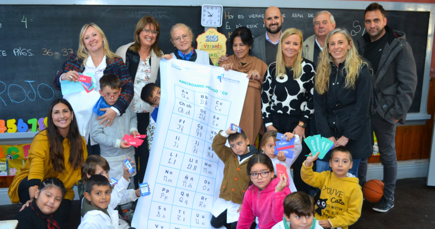 Educacioacuten distribuyoacute kits escolares