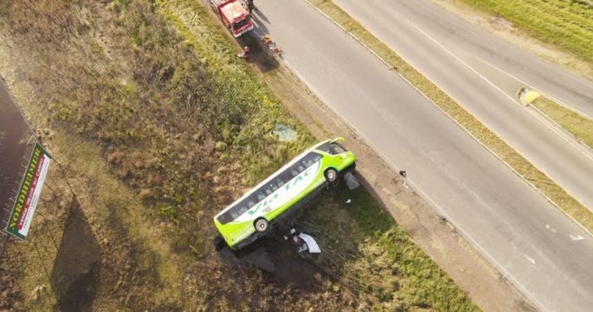 Detuvieron e imputaron al chofer del micro que volcoacute en la ruta 51