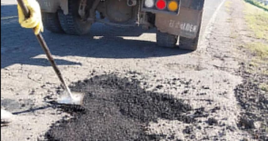 La Municipalidad de Winifreda tapoacute baches sobre la Ruta Nacional 35