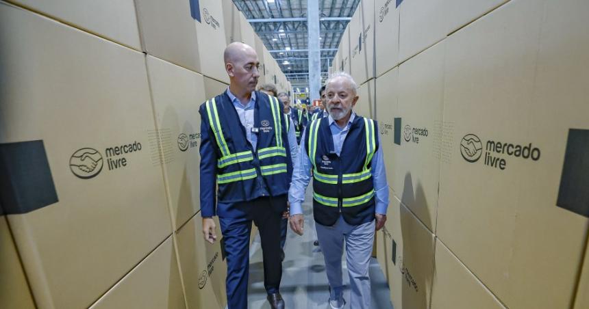 Galperiacuten anuncioacute que invertiraacute 5800 millones de doacutelares en Brasil y contrataraacute a 14 mil empleados