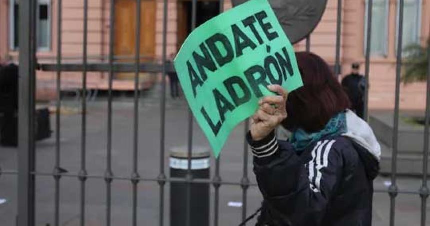 Con gremios de la CGT jubilados se movilizaron al Congreso en la previa del paro general