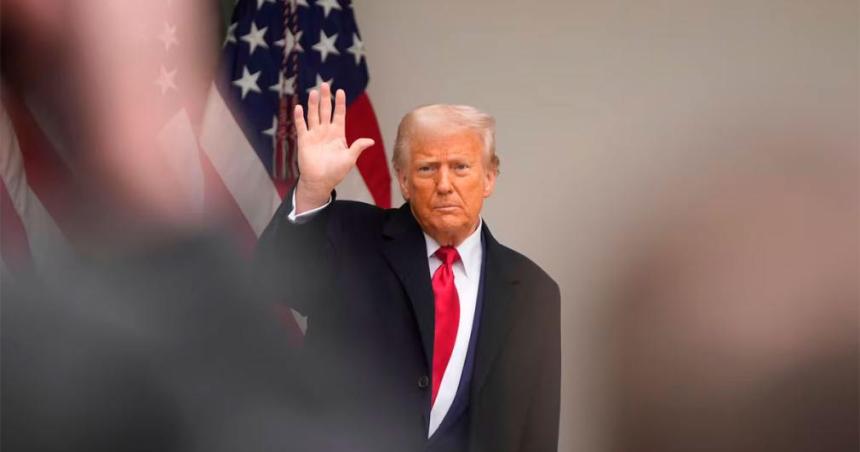 La gente se estaba asustando un poco dijo Donald Trump tras bajar los aranceles a decenas de paiacuteses
