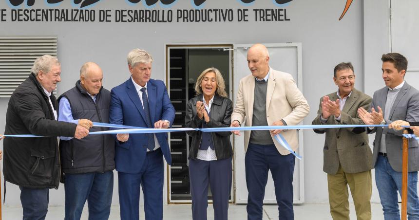 Ziliotto inauguroacute obras en el hospital y una faacutebrica en Trenel