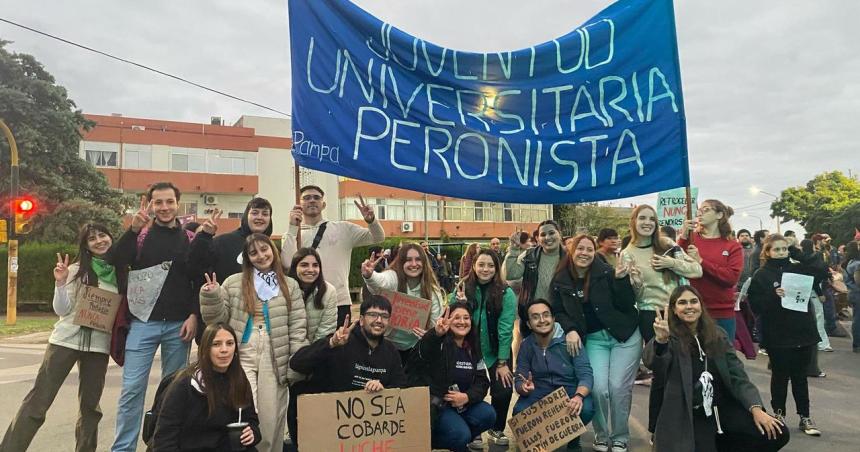 Franja se acuerda de los estudiantes veinte diacuteas antes de las elecciones