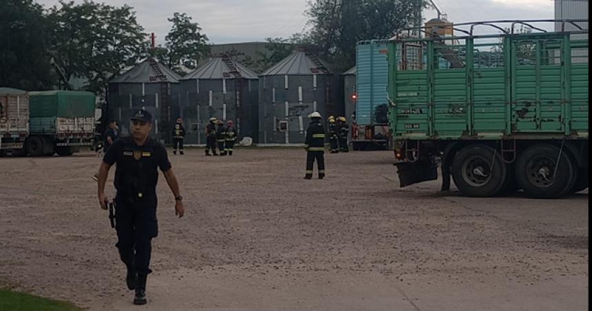 Bomberos de Pico combatieron un incendio en un silo