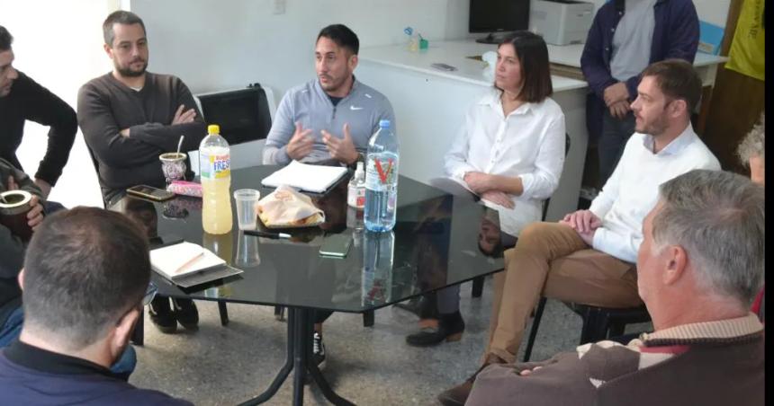Denuncian que piden aportes a funcionarios a una cuenta personal