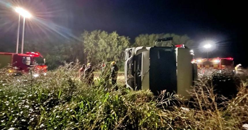Un herido por el vuelco de un camioacuten en la Ruta Provincial 1