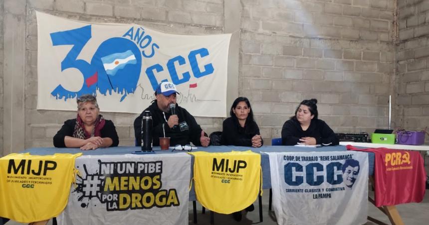 Milei habla de una Argentina que soacutelo existe en su cabeza