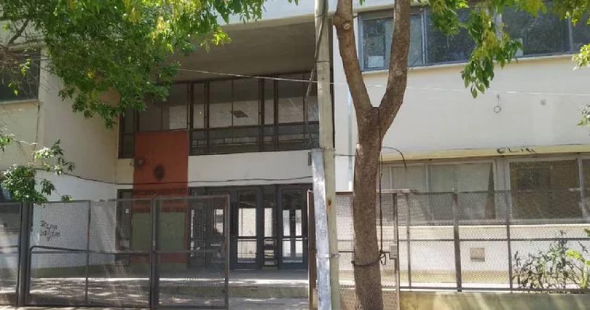 Una adolescente llevoacute un arma y 150 municiones a su escuela de Florencio Varela