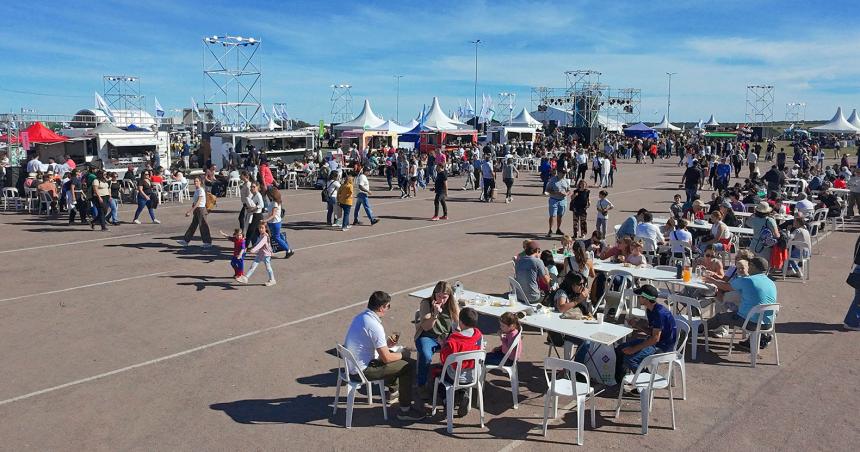 Maacutes de 85 mil personas acompantildearon la Expo PyMEs