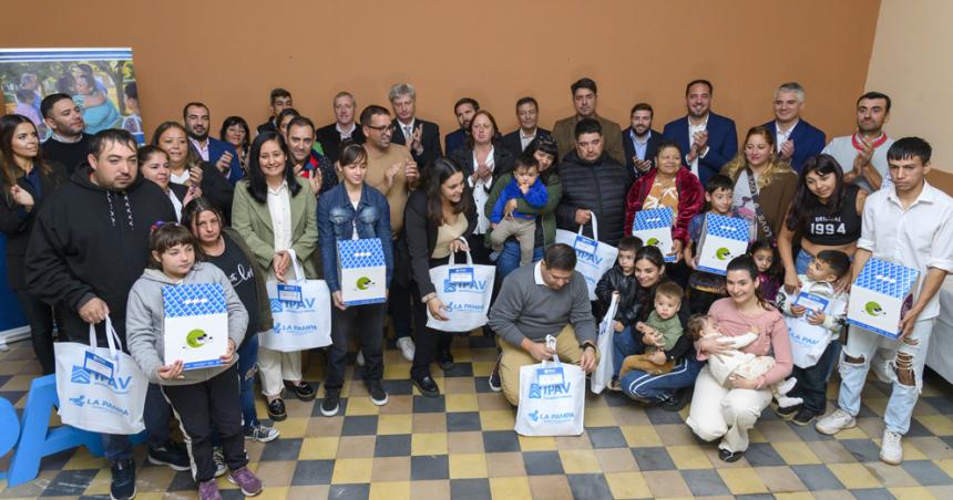 Ziliotto entregoacute viviendas e inauguroacute obras de conectividad en Tomaacutes de Anchorena