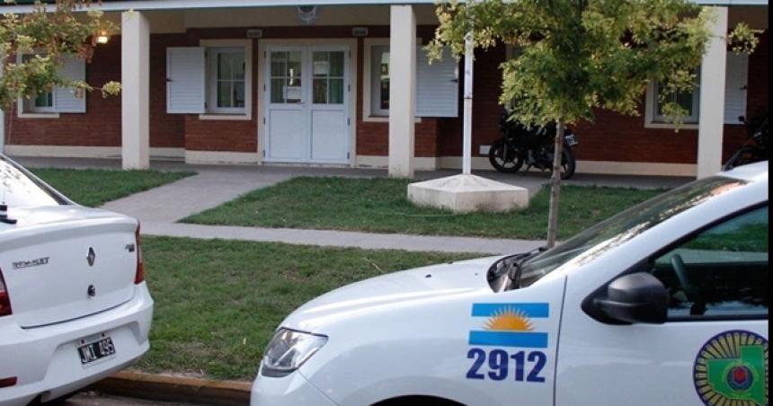Un policiacutea fue herido durante una praacutectica en Pico y desplazaron a su jefe