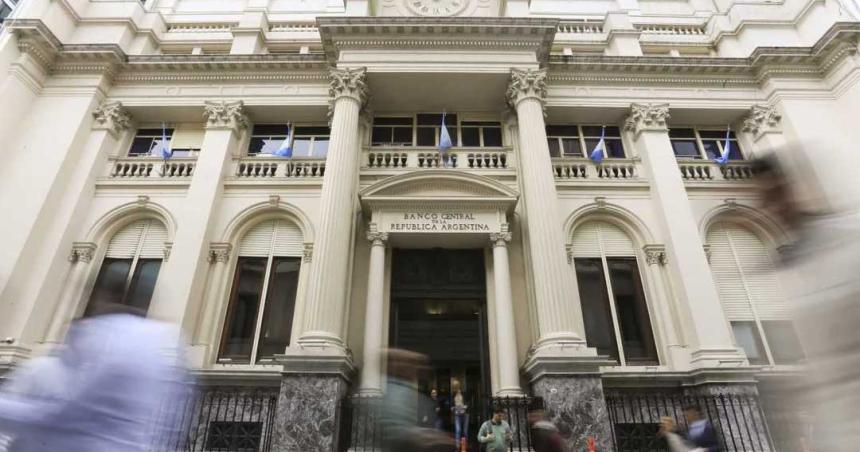 Llegoacute el primer desembolso del FMI y las reservas del BCRA treparon a casi USD 36800 millones