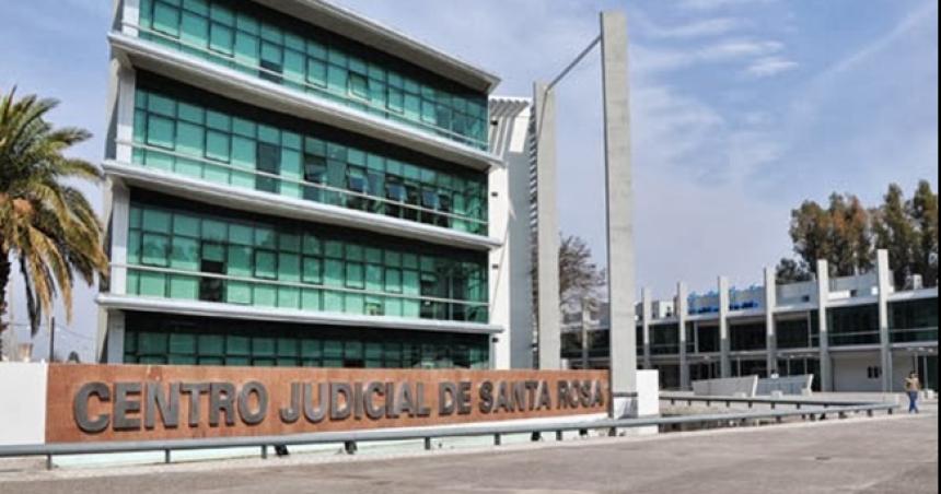 Prisioacuten condicional por tener imaacutegenes de contenido sexual con menores