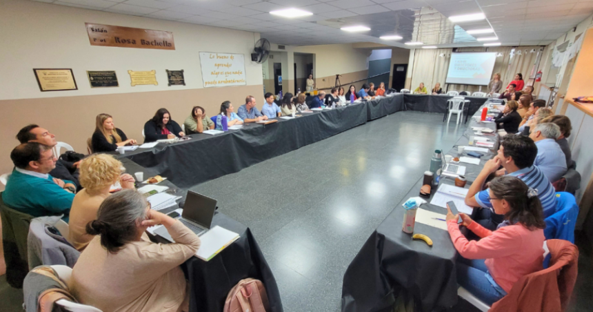 Colegios secundarios debaten sus problemaacuteticas