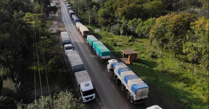 Cosecha reacutecord impulsa el arribo masivo de camiones a puertos y anticipa millonaria liquidacioacuten