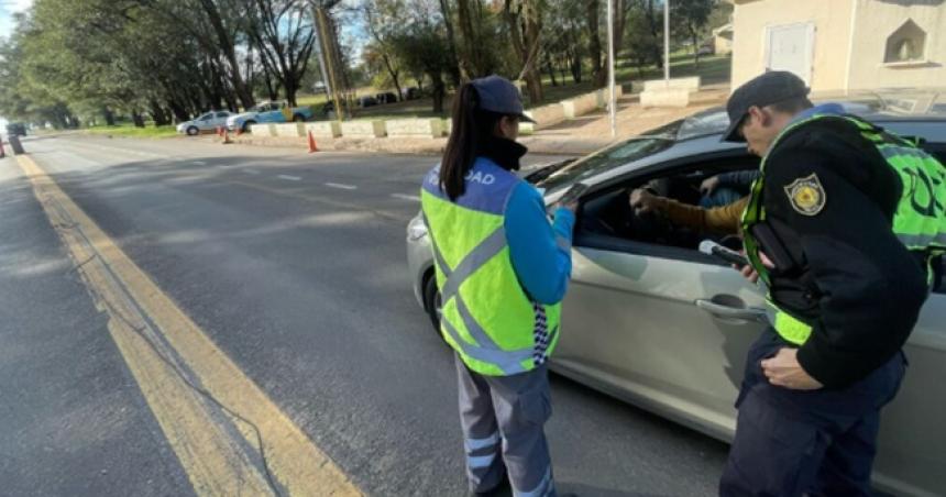 Labraron 29 infracciones y retuvieron 3 vehiacuteculos en Catriloacute