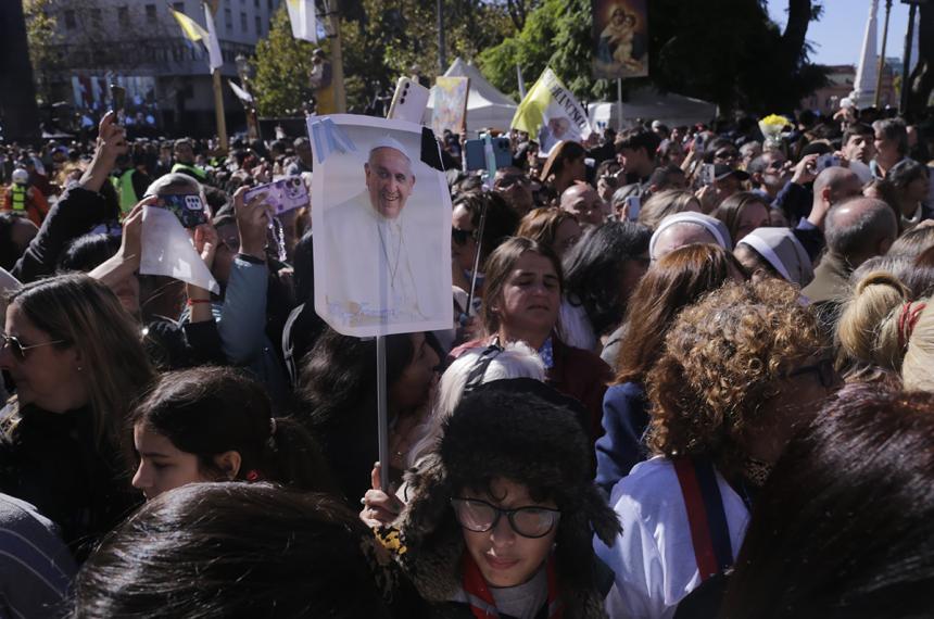 Misa en la Catedral y peregrinacioacuten para despedir a Francisco en Buenos Aires