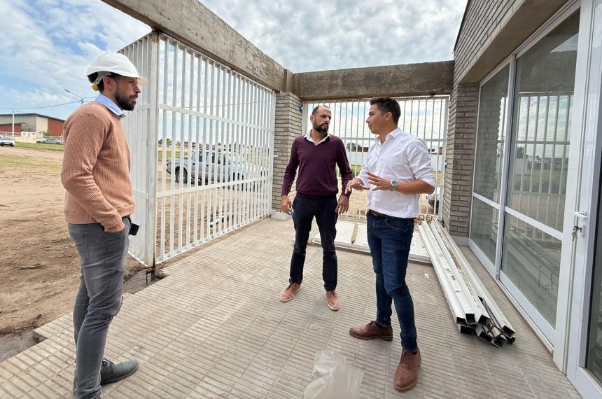 Funcionarios visitaron la obra de la Casa Joven en Santa Rosa