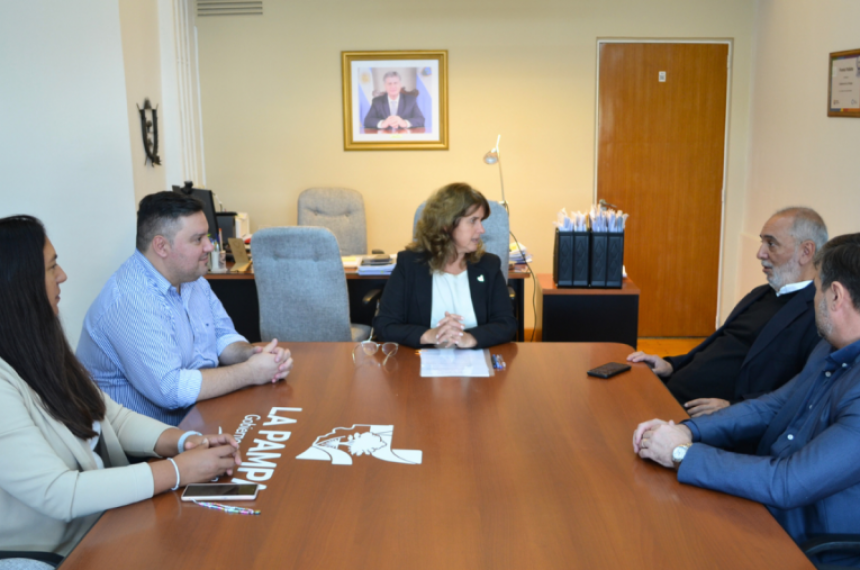 Firman convenio para facilitar el traacutemite de la jubilacioacuten en docentes de la provincia